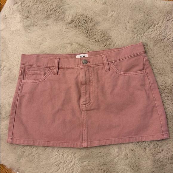 Aritzia Peyton sun-kissed tart pink Mini Skirt NWT - Picture 2 of 4